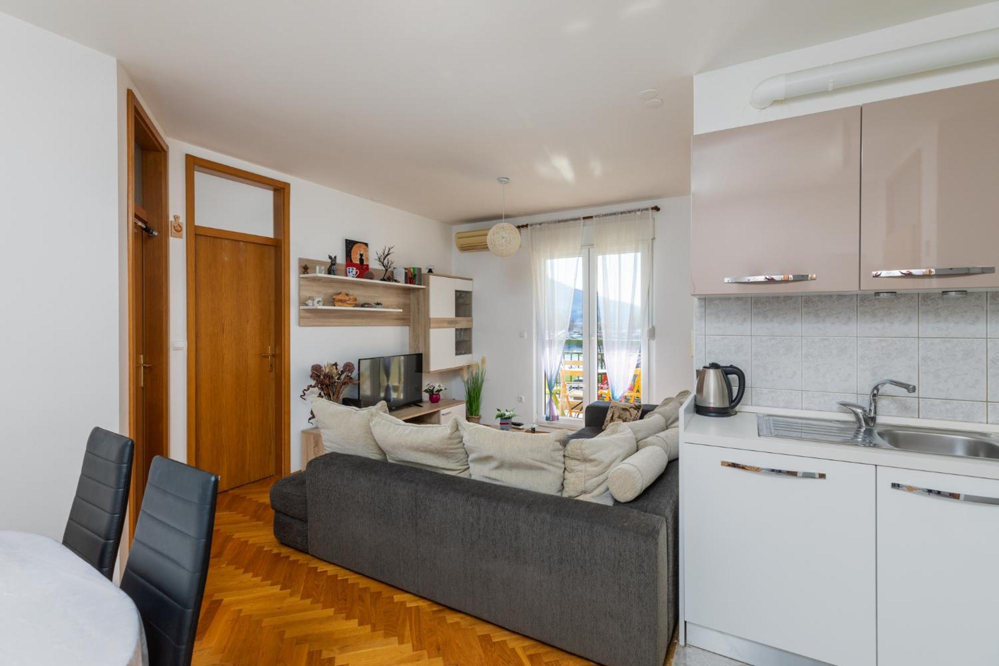 Apartment Marijo Omis Exterior photo